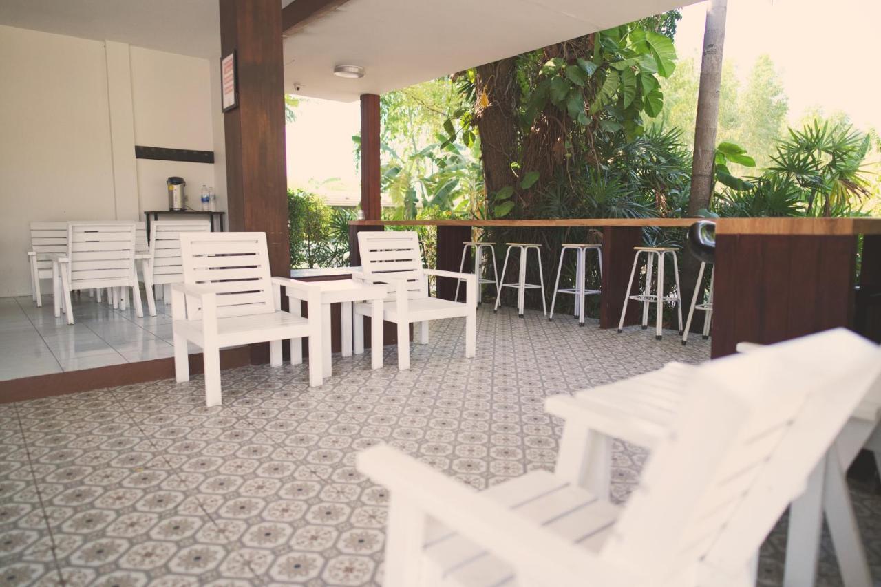 סי ראצ'ה Deejai Hotel מראה חיצוני תמונה