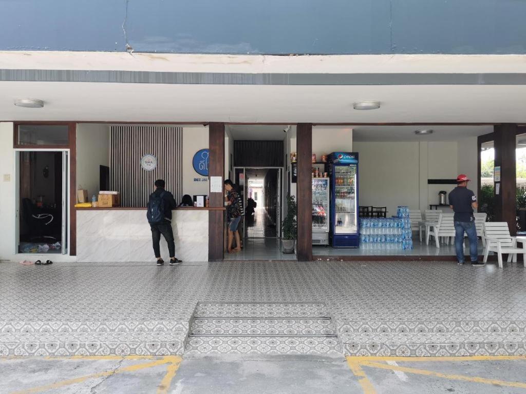 סי ראצ'ה Deejai Hotel מראה חיצוני תמונה