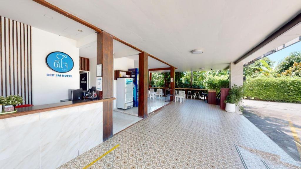 סי ראצ'ה Deejai Hotel מראה חיצוני תמונה
