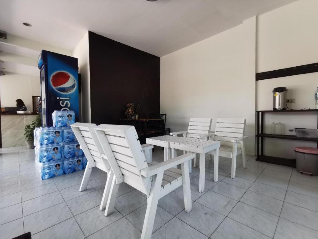 סי ראצ'ה Deejai Hotel מראה חיצוני תמונה