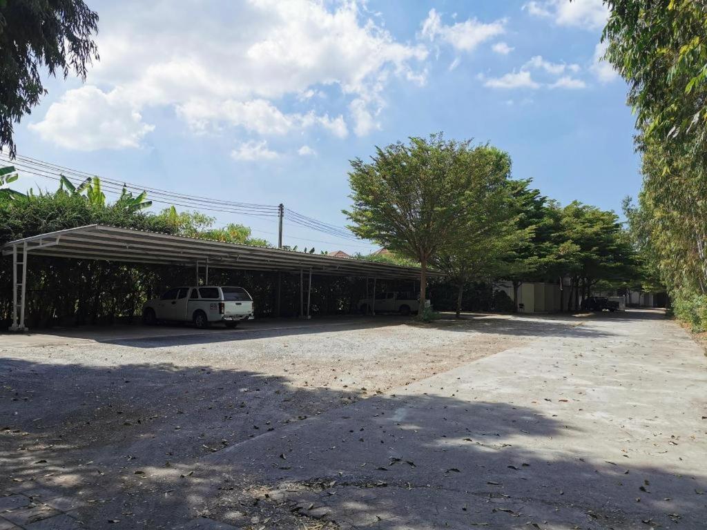 סי ראצ'ה Deejai Hotel מראה חיצוני תמונה