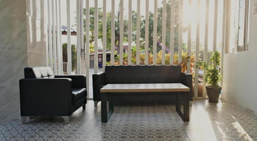 סי ראצ'ה Deejai Hotel מראה חיצוני תמונה