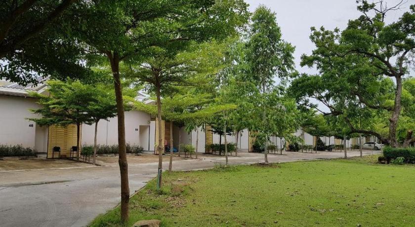 סי ראצ'ה Deejai Hotel מראה חיצוני תמונה