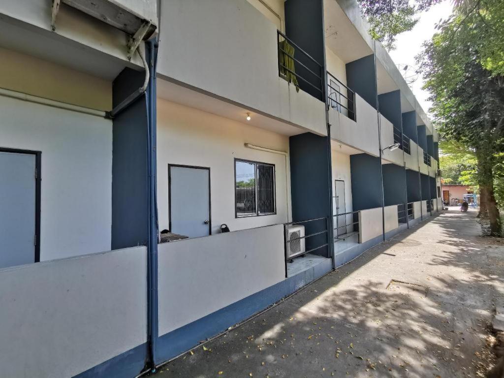 סי ראצ'ה Deejai Hotel מראה חיצוני תמונה
